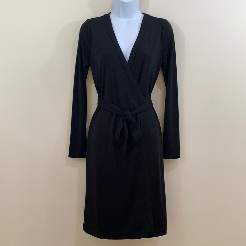 Ann Taylor Black V-Neck Always On Wrap Dress  Sz 4